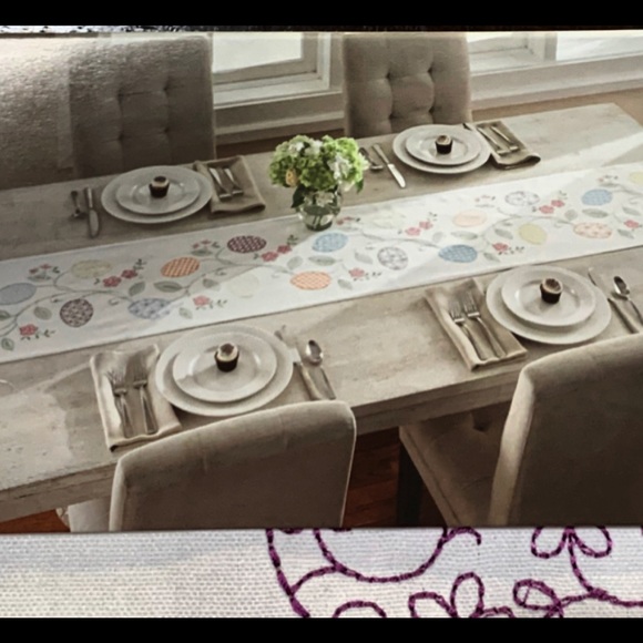 Easter table runner by Isaac Mizrahi - Picture 4 of 4
